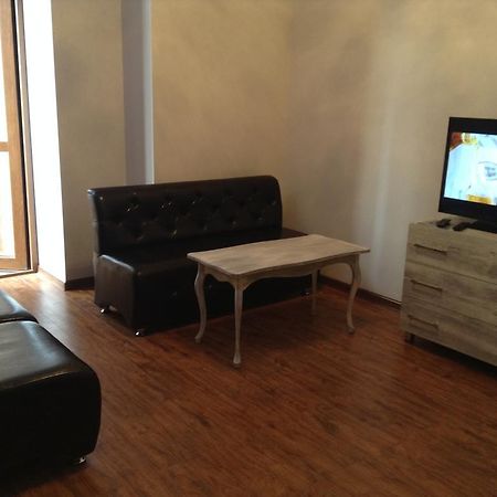 Apartment Sayat-Nova Yerevan Room photo